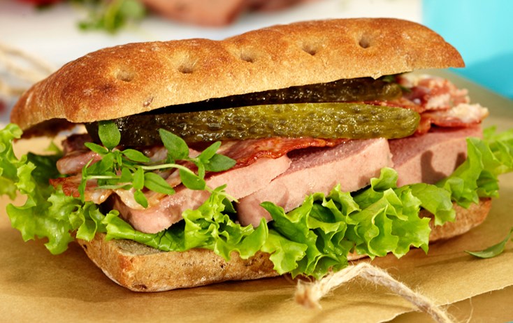 Javisst sandwich med leverpostej og bacon