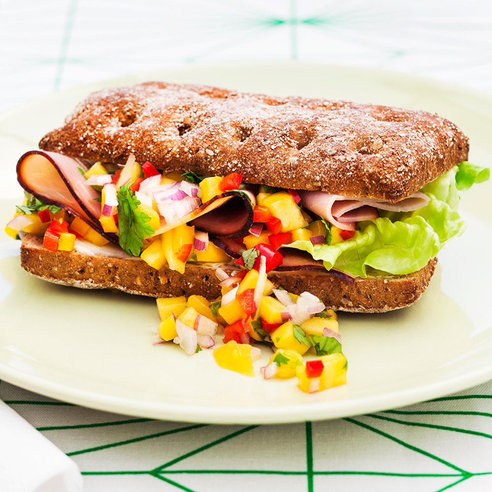 Sandwich med skinke og mangosalsa
