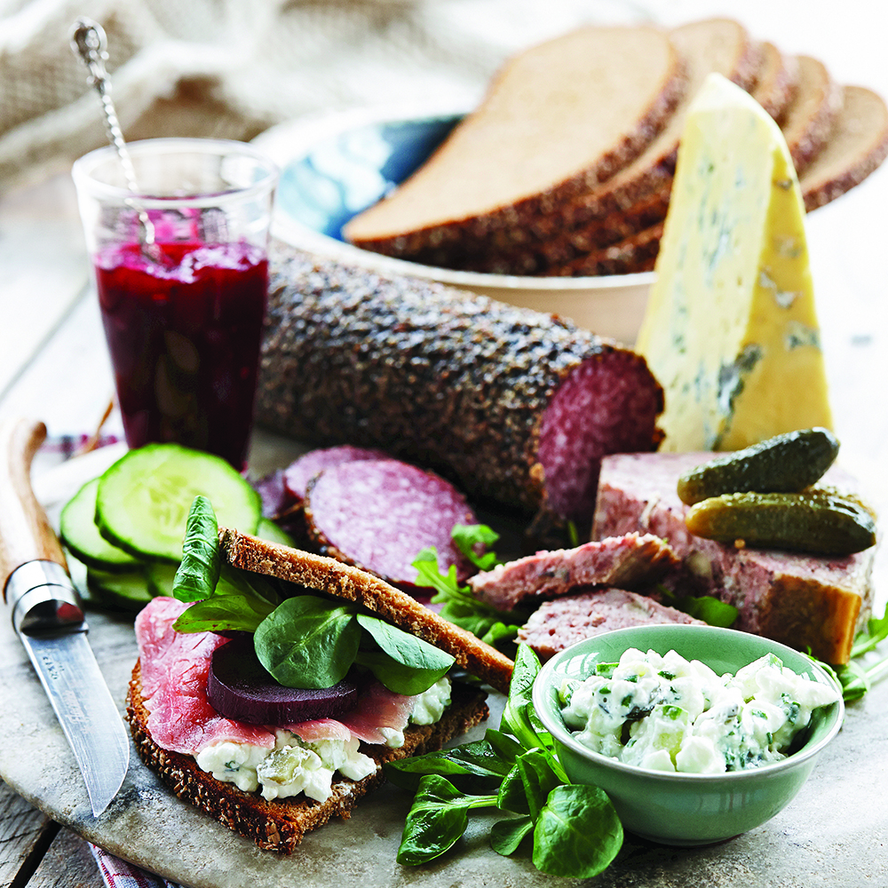 LingonGrova med røget filet og hytteostcreme