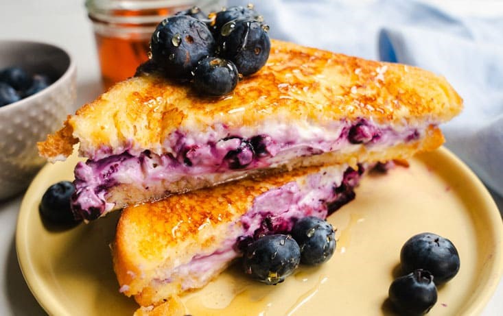Blåbärsfylld cheesecake-french toast - Recept | Pågen
