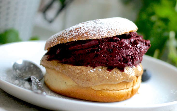 Semla med blåbärsglass - Semlebullar - Recept | Pågen