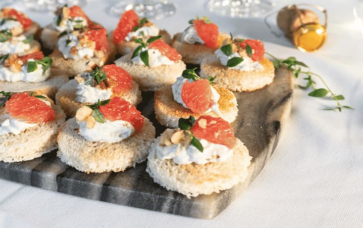 Snitsig toast med valnötter, honung & ädelost - Recept | Pågen